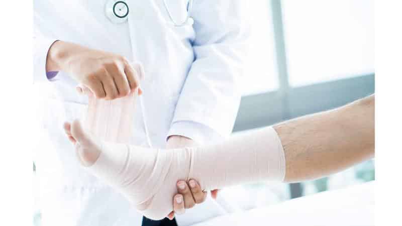 Что делать при сильном ушибе стопы