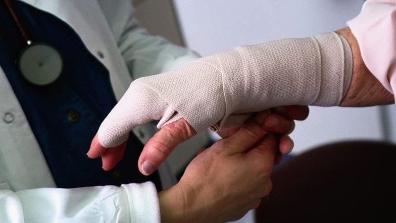 Что делать при переломе пальца на руке