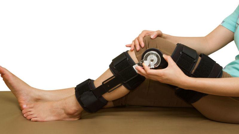 Когда и кому нужен тутор на коленный сустав