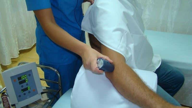 Что делать, если болят руки от локтя до кисти