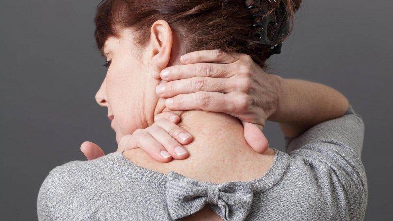 Что делать, когда болит шея с разных сторон